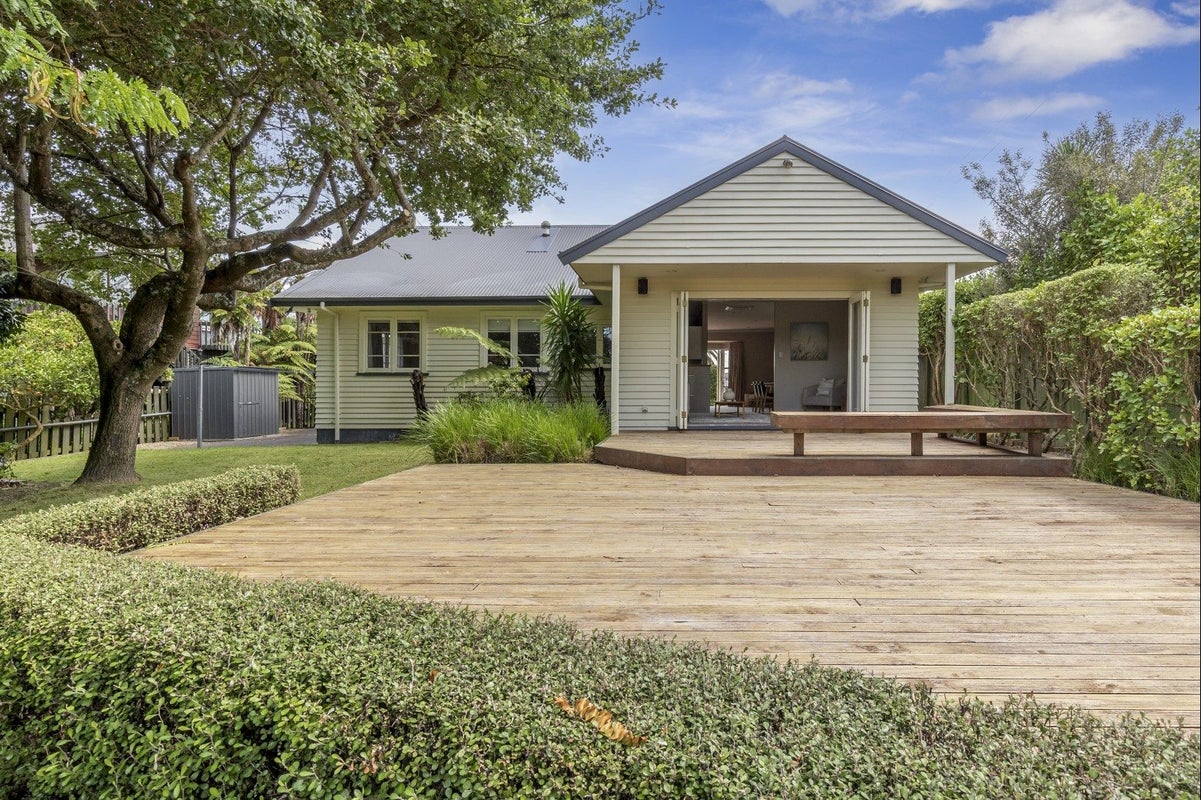 44 Braid Road, St Andrews, Hamilton - Carousel 1