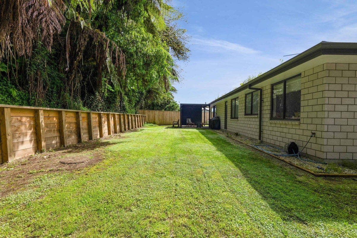 10A Winstone Place, Highlands Park, New Plymouth - Carousel 50