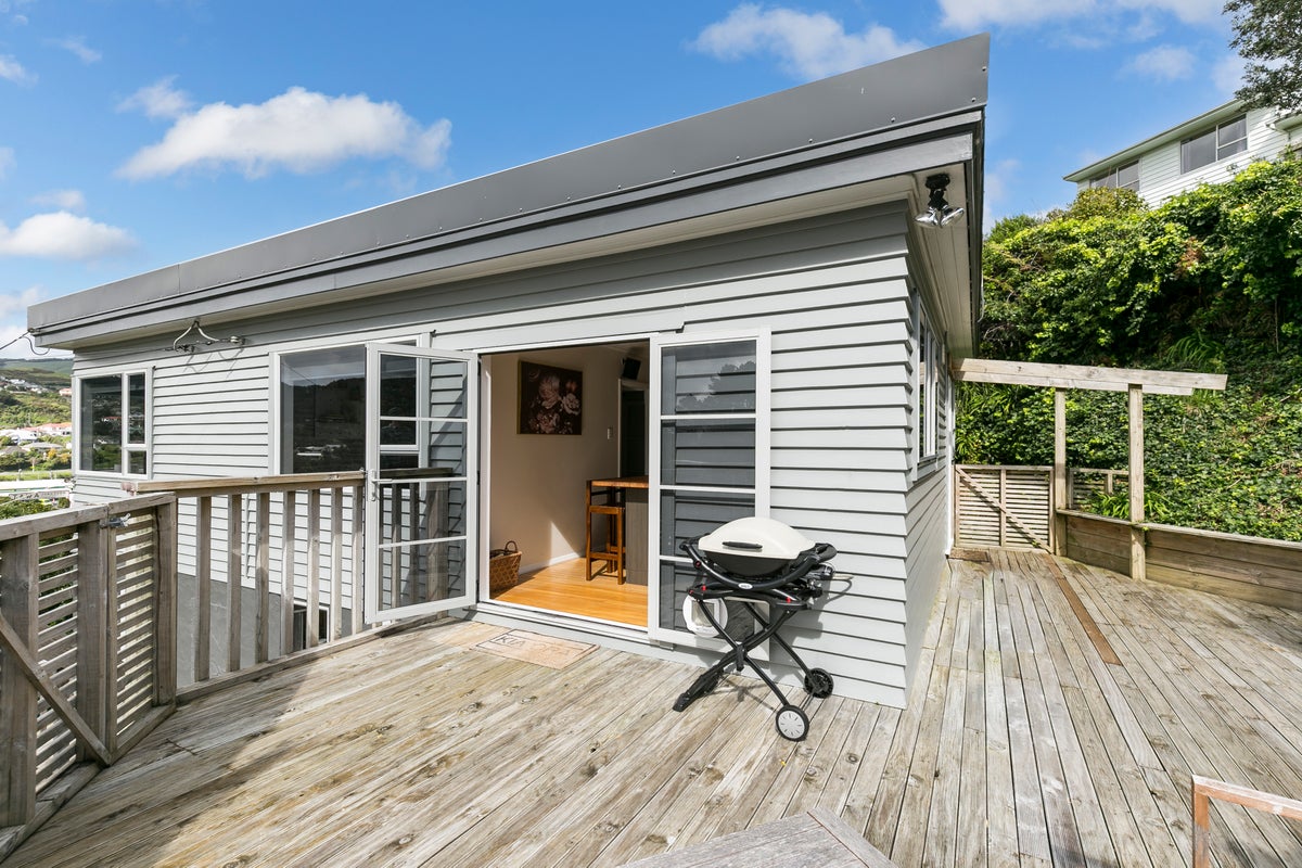 7 Victory Crescent, Tawa, Wellington - Carousel 2