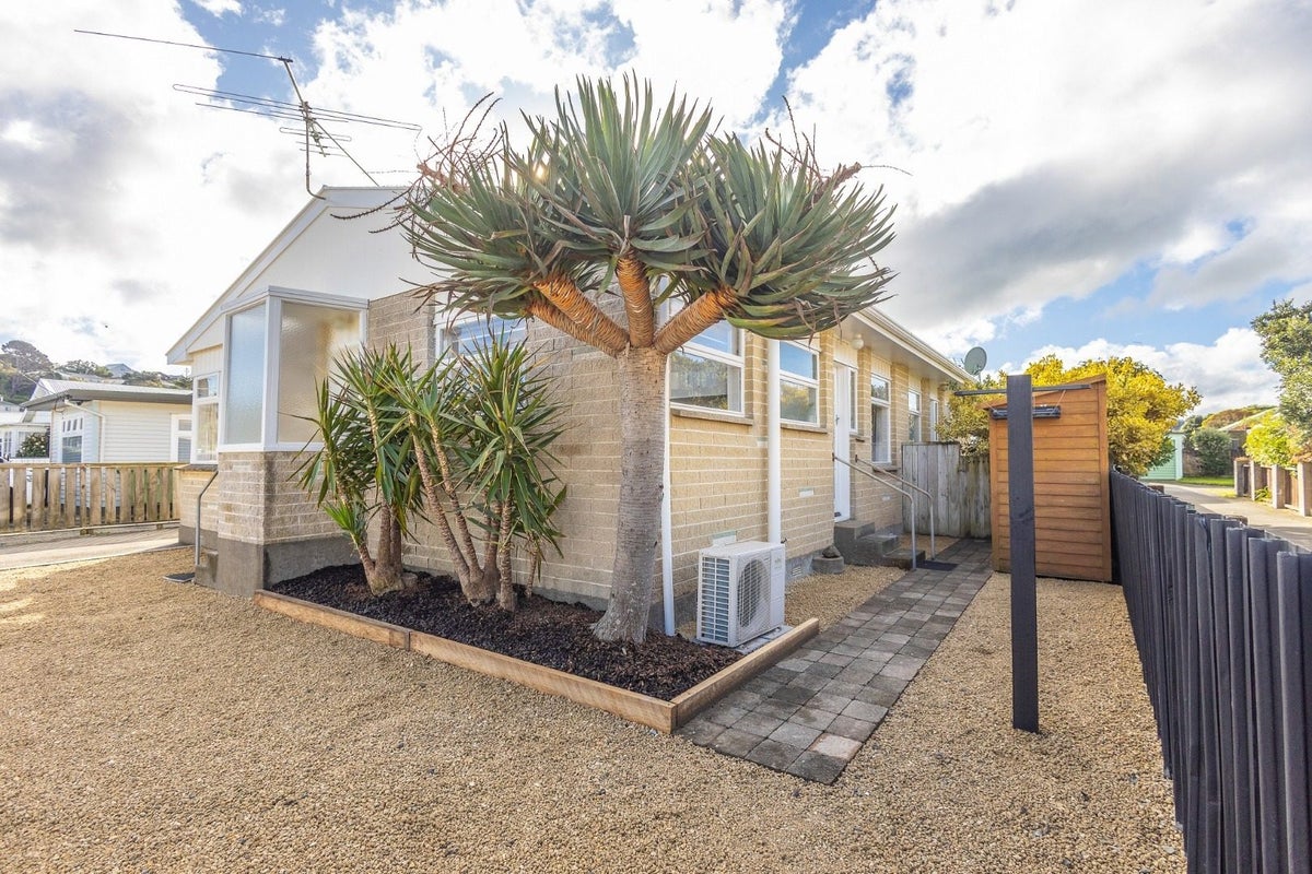 1/27 Byron Street, Miramar, Wellington - Carousel 7