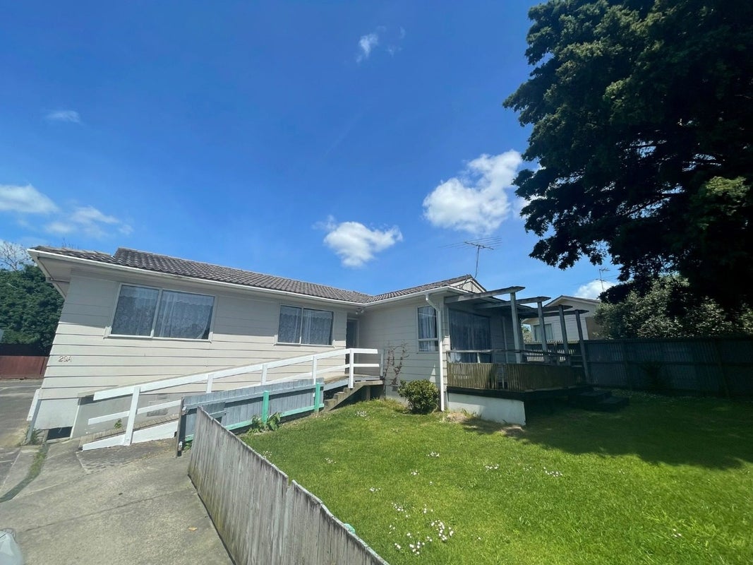 1/29 Becker Drive, Weymouth, Auckland - Carousel 1