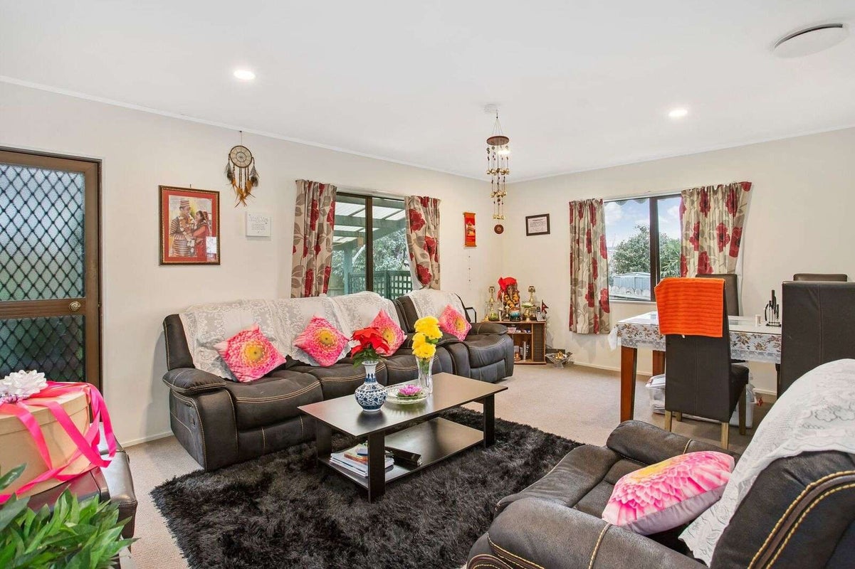 2/12 Skelton Avenue, Randwick Park, Auckland - Carousel 2