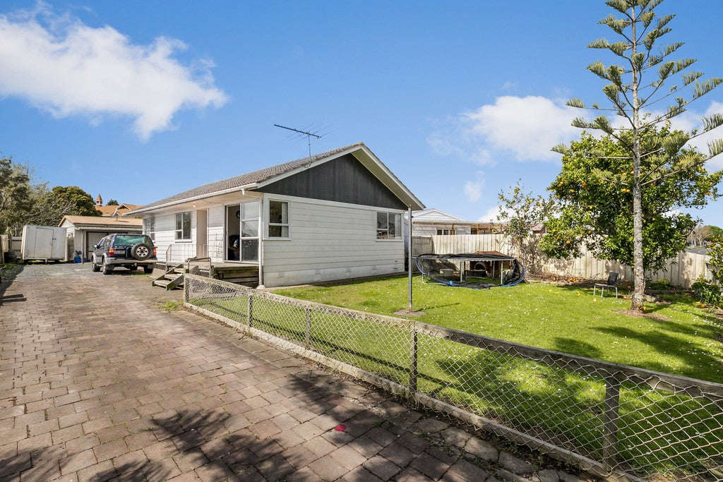 35 Inverell Avenue, Wiri, Auckland - Carousel 1