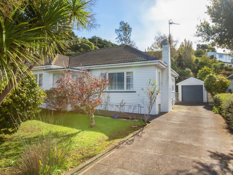 4 Lincoln Avenue, Tawa, Wellington - Carousel 1