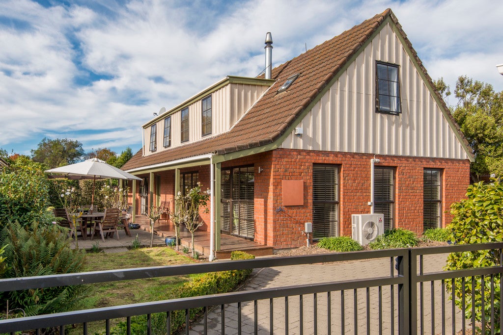 17 Fernbrook Place, Mairehau, Christchurch - Carousel 1