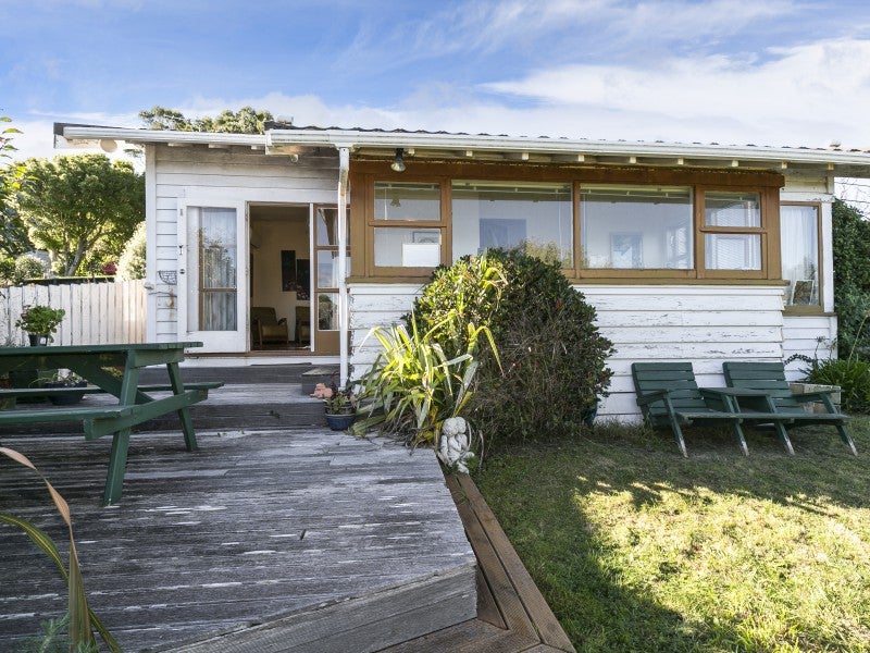 16 Totara Road, Miramar, Wellington - Carousel 1