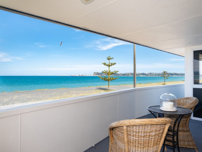 99 The Esplanade, Westshore, Napier - Carousel 1