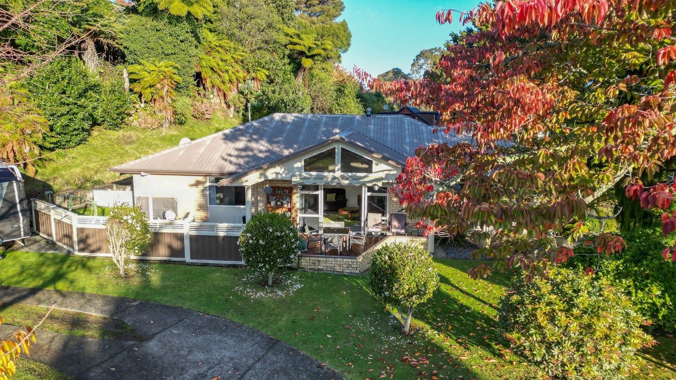86C Kawaha Point Road, Kawaha Point, Rotorua - Carousel 1