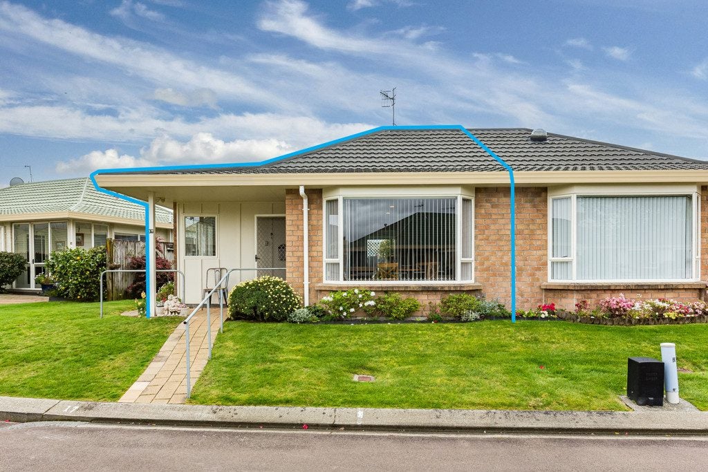 17/17 JOHN ST, TRENTHAM, UPPER HUTT - Carousel 1