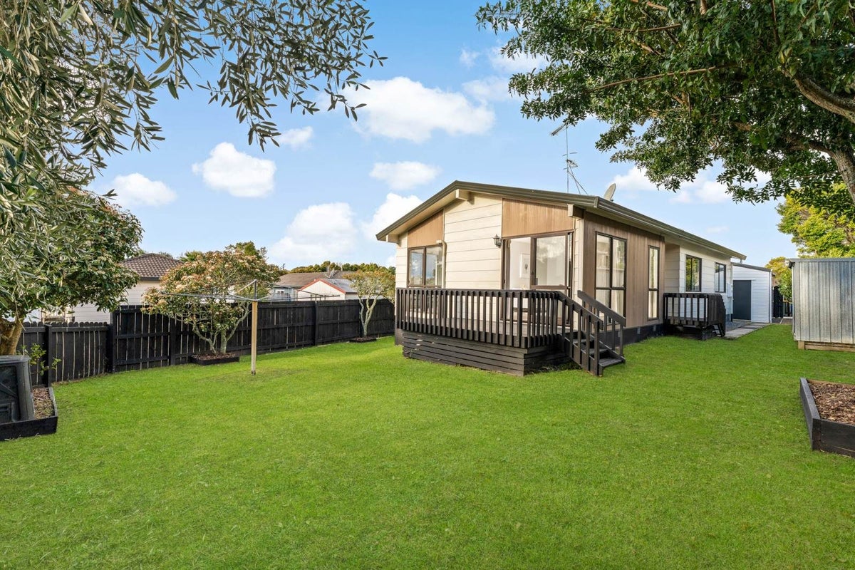 36 Hassan Drive, Massey, Auckland - Carousel 2