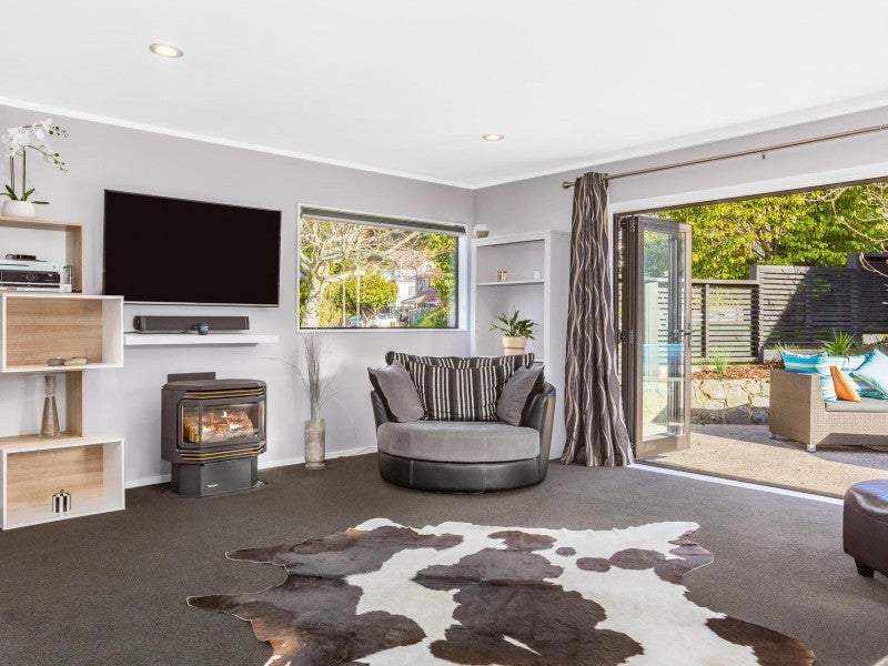 43 Shackle Lane, Whitby, Porirua - Carousel 2
