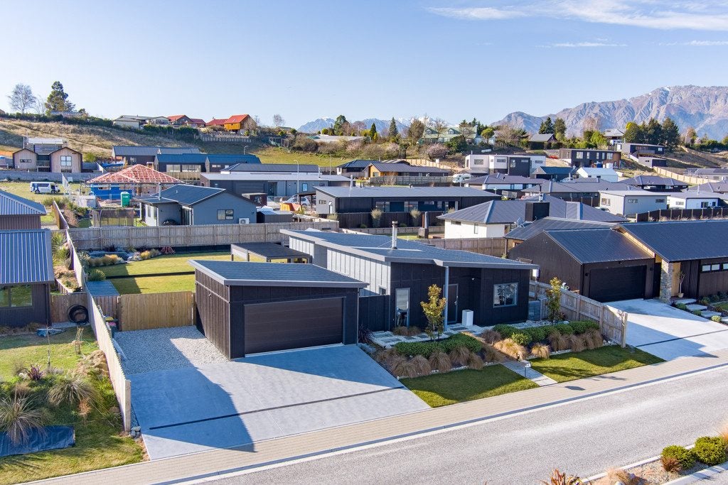 41 Timsfield Drive, Wanaka - Carousel 1
