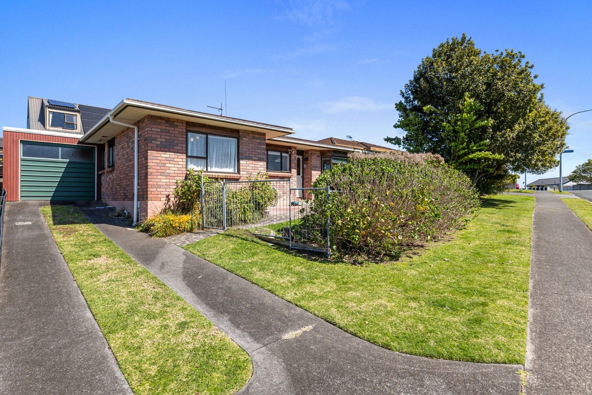 18A Esmeralda Street, Welcome Bay, Tauranga - Carousel 2