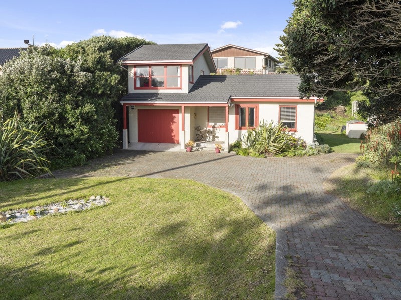 82 Marine Parade, Otaki Beach, Otaki - Carousel 2