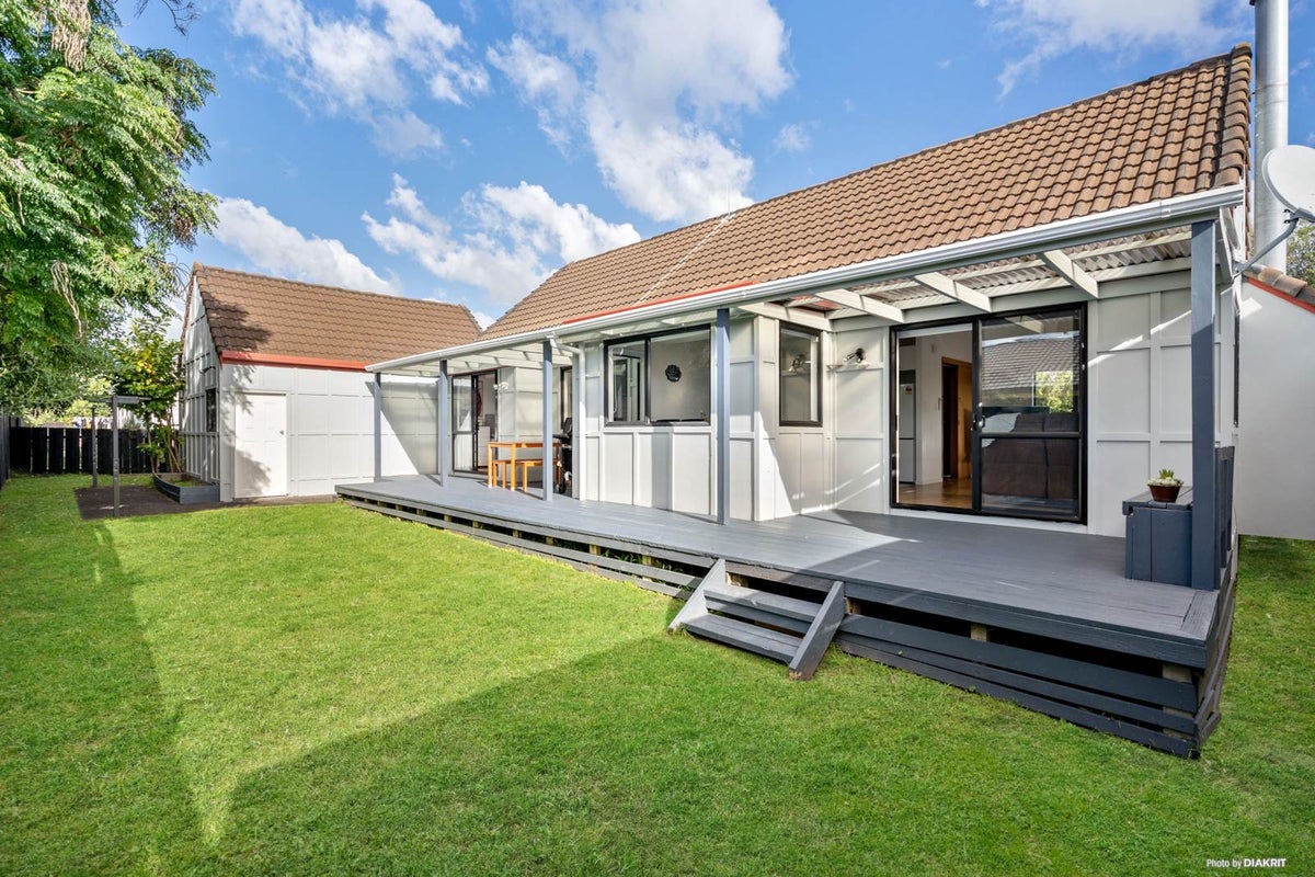 1/17 Septimus Place, Henderson, Auckland - Carousel 1