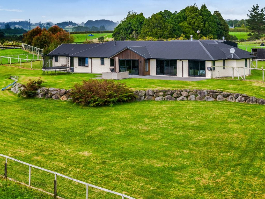 376 Egmont Road, Hillsborough, New Plymouth - Carousel 2