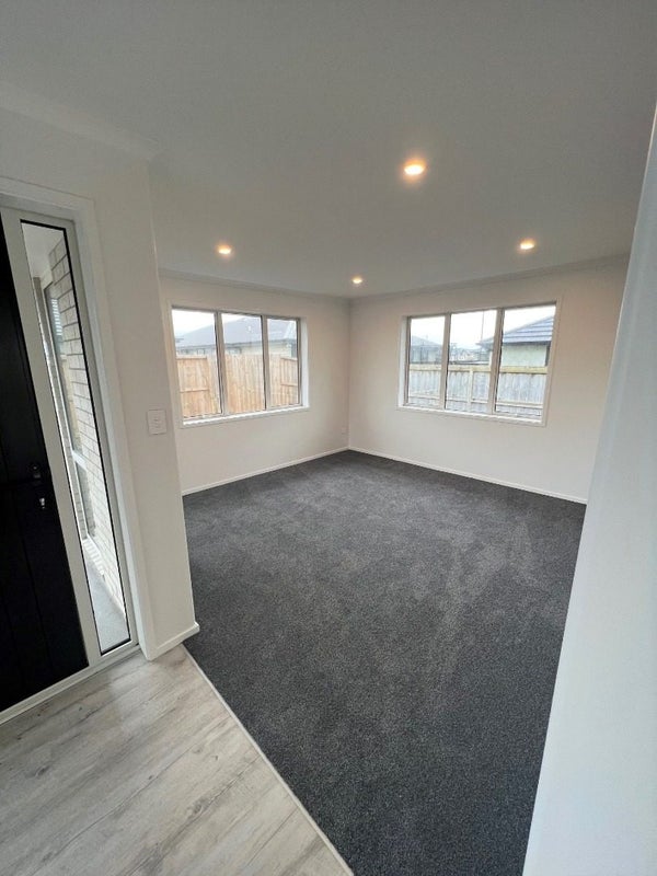 31 Kaurinui Crescent, One Tree Point - Carousel 2