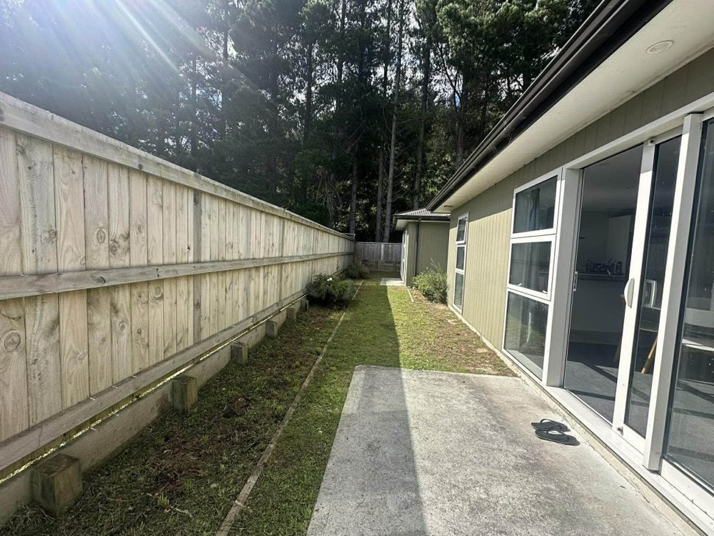 30 Brian Hughes Road, Wainuiomata, Lower Hutt - Carousel 13
