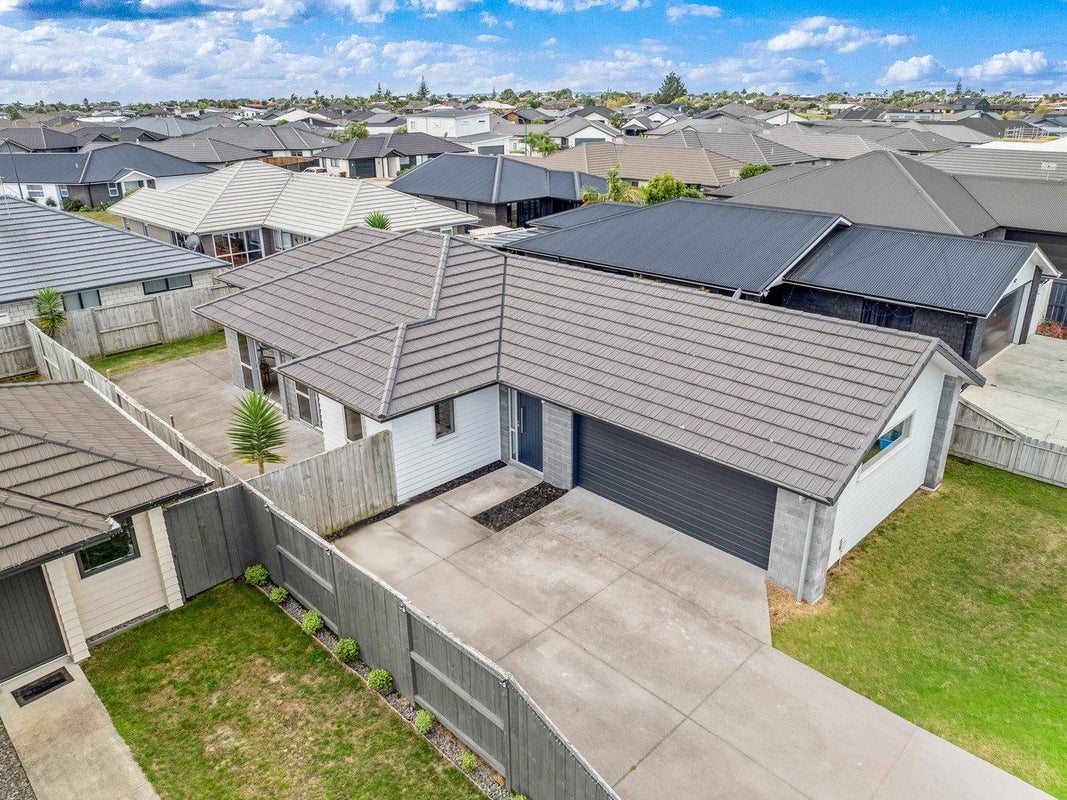 11 Sabre Street, Papamoa Beach, Papamoa - Carousel 2