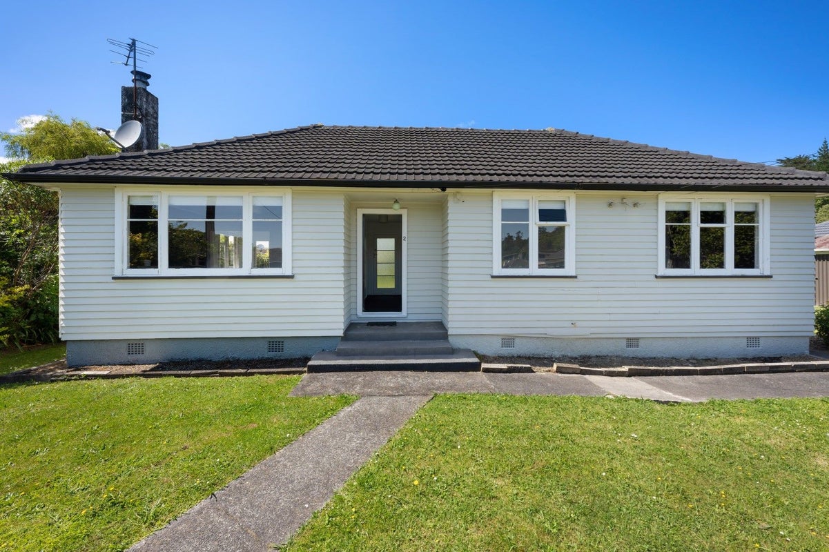 2 Kopara Grove, Stokes Valley, Lower Hutt - Carousel 1