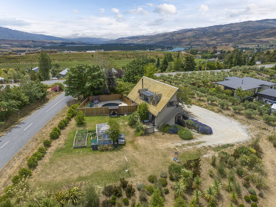 67 Hall Road, Bannockburn, Cromwell - Carousel 1