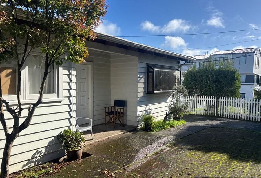 4 Sheehan Road, Te Atatu South, Auckland - Carousel 2