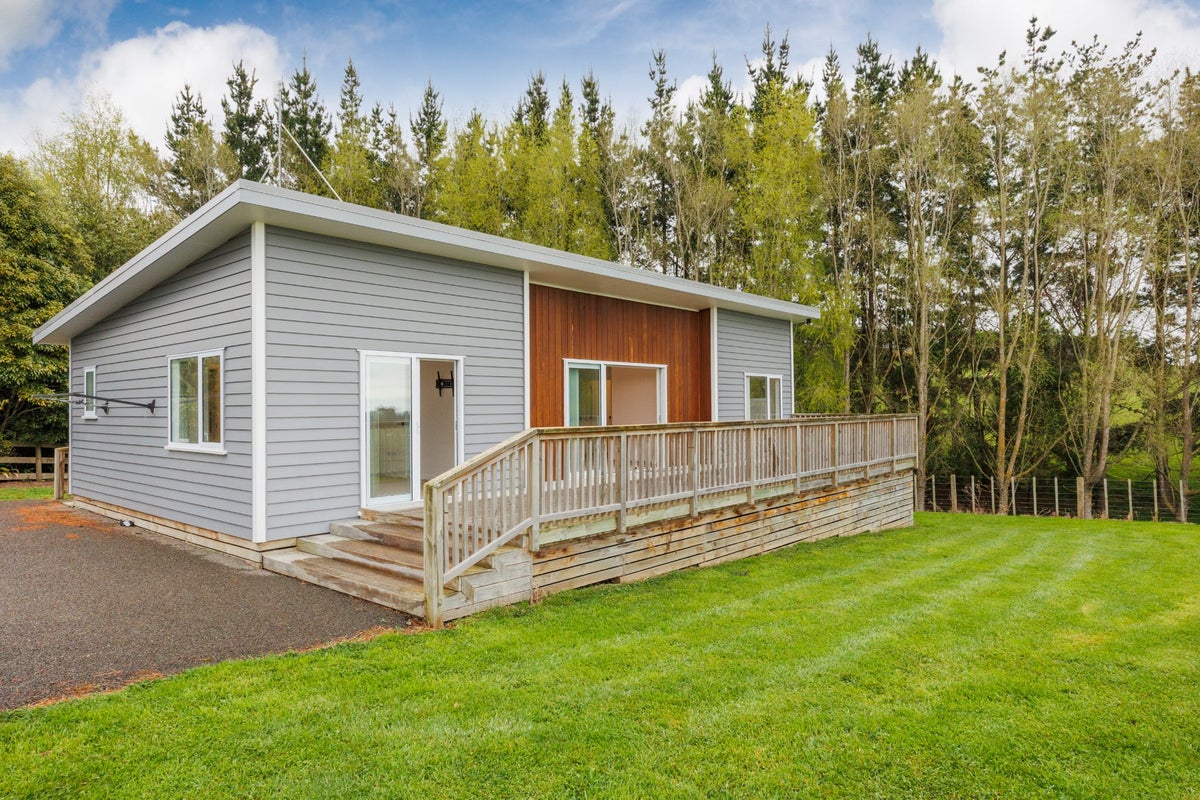 35 Oram Drive, Turitea, Palmerston North - Carousel 2
