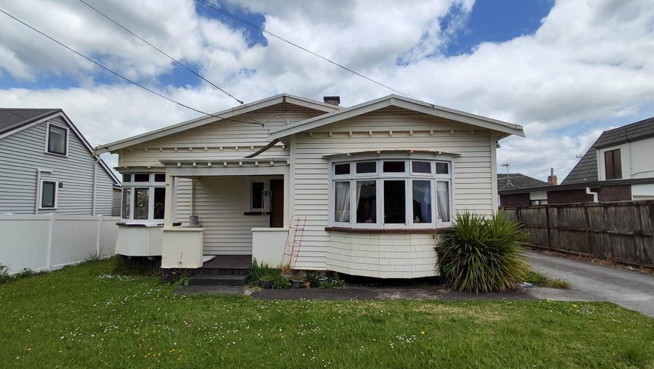 3 Staveley Avenue, Mount Roskill, Auckland - Carousel 1