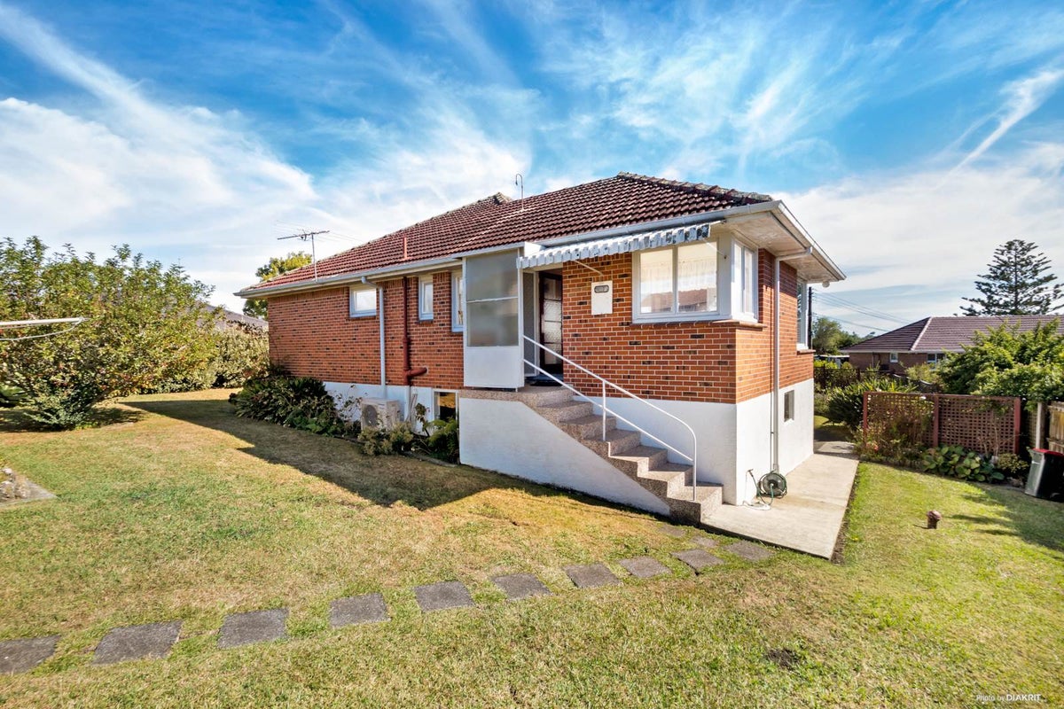11 Covic Avenue, Blockhouse Bay, Auckland - Carousel 1