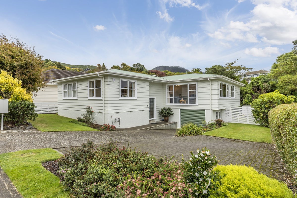 20 Pembroke Street, Tawa, Wellington - Carousel 1