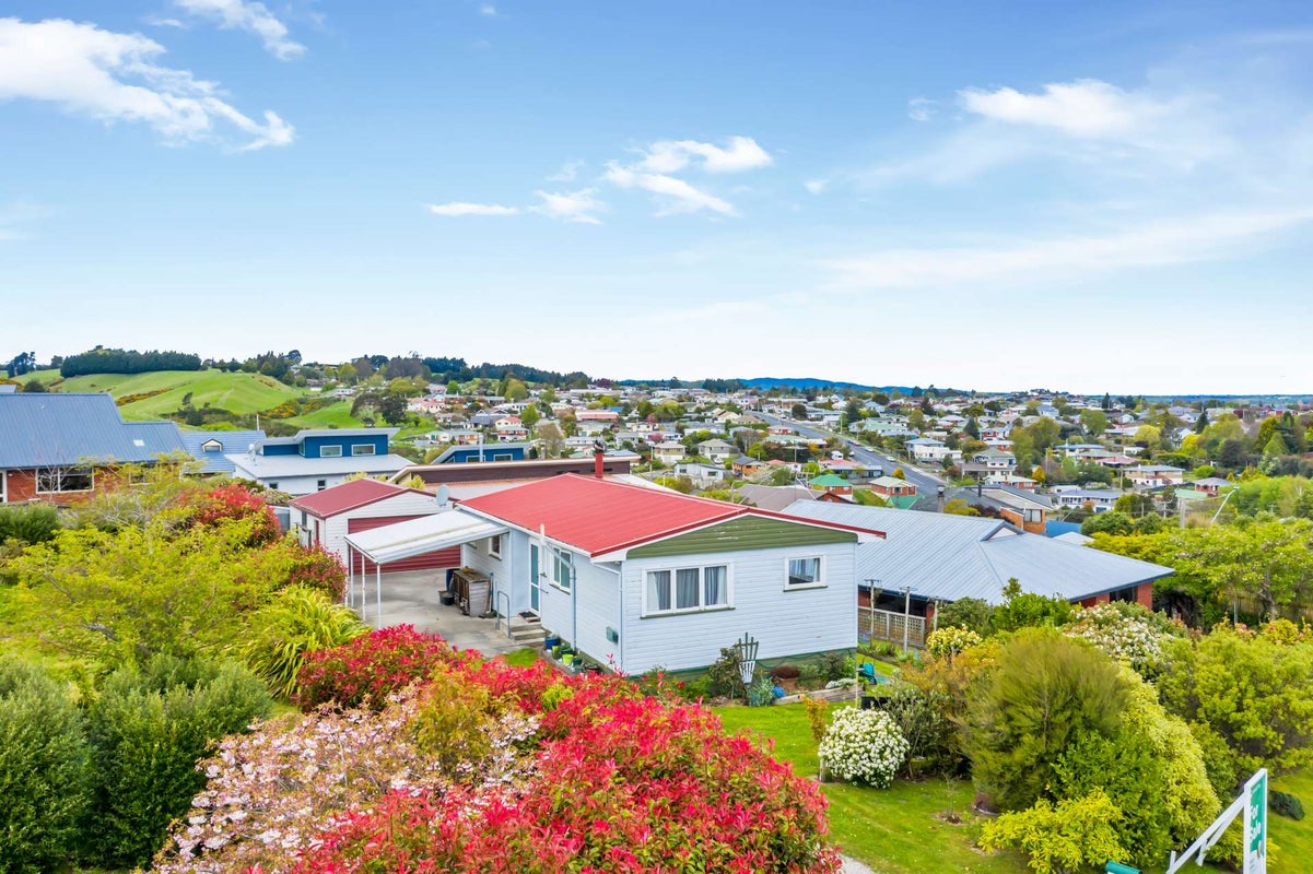 16 Mcneil Street, Balclutha - Carousel 2