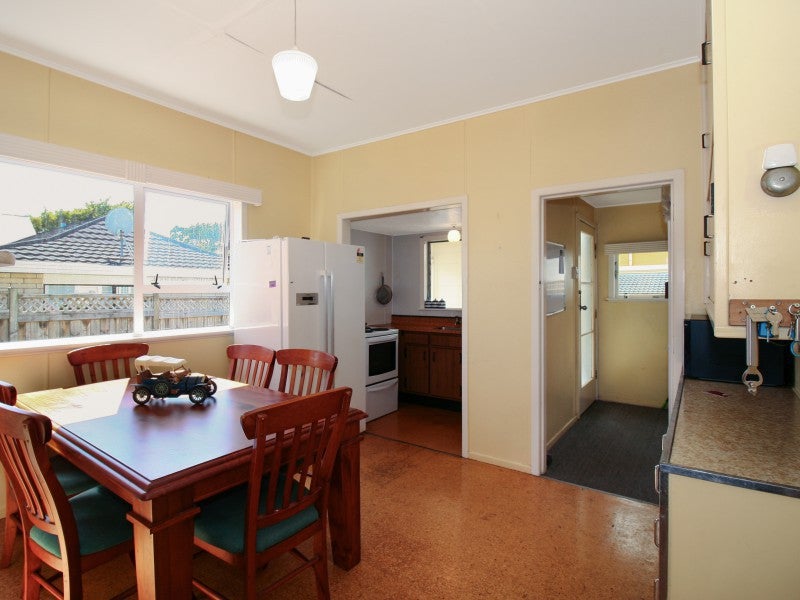 1/21 Paynters Avenue, Strandon, New Plymouth - Carousel 2