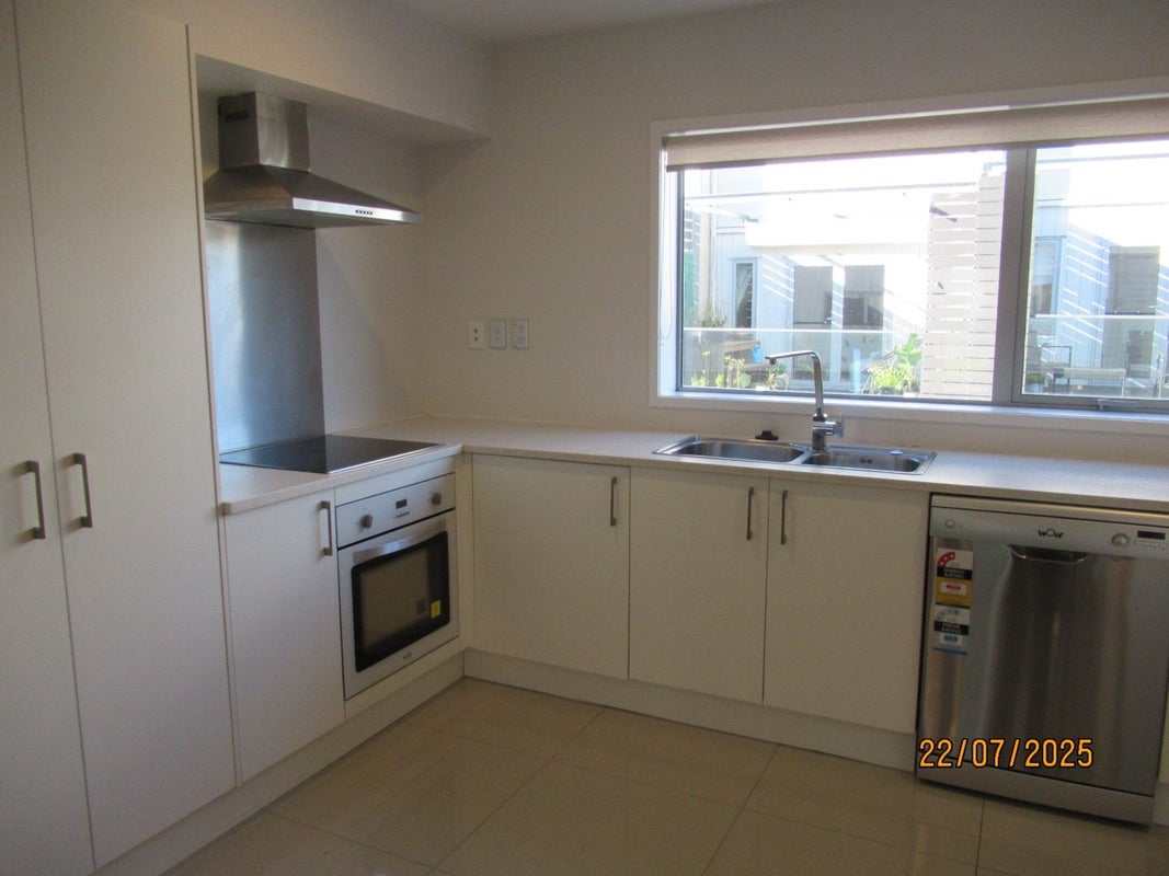 72 Niu Lane, Te Atatu South, Auckland - Carousel 2