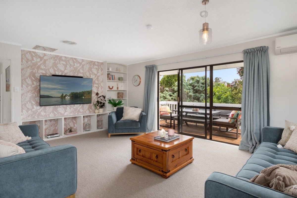 18B Burns Street, Gate Pa, Tauranga - Carousel 1