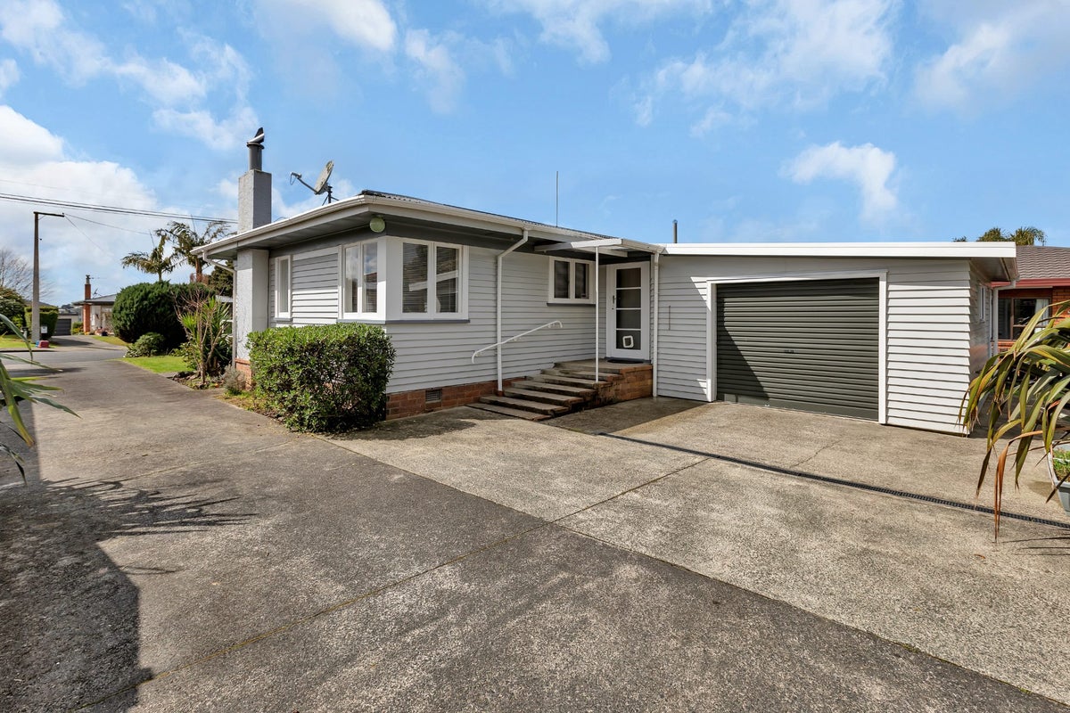 1/12 Ford Avenue, Kamo, Whangarei - Carousel 1