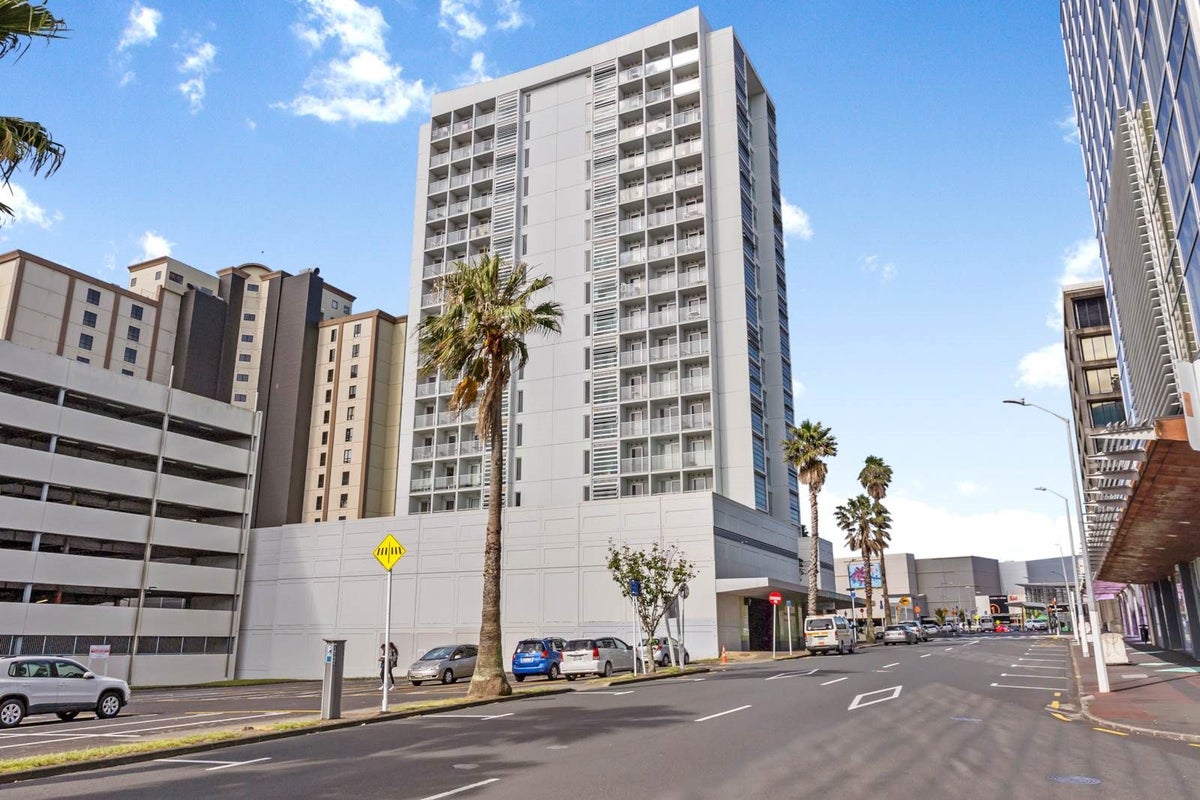 402/17 Osterley Way, MANUKAU, AUCKLAND - Carousel 1
