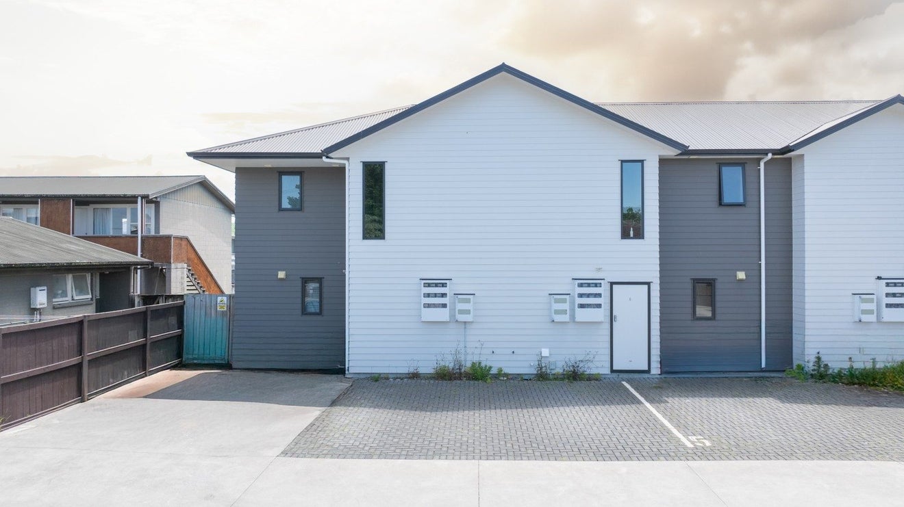 7/188 Ulster Street, Whitiora, Hamilton - Carousel 1