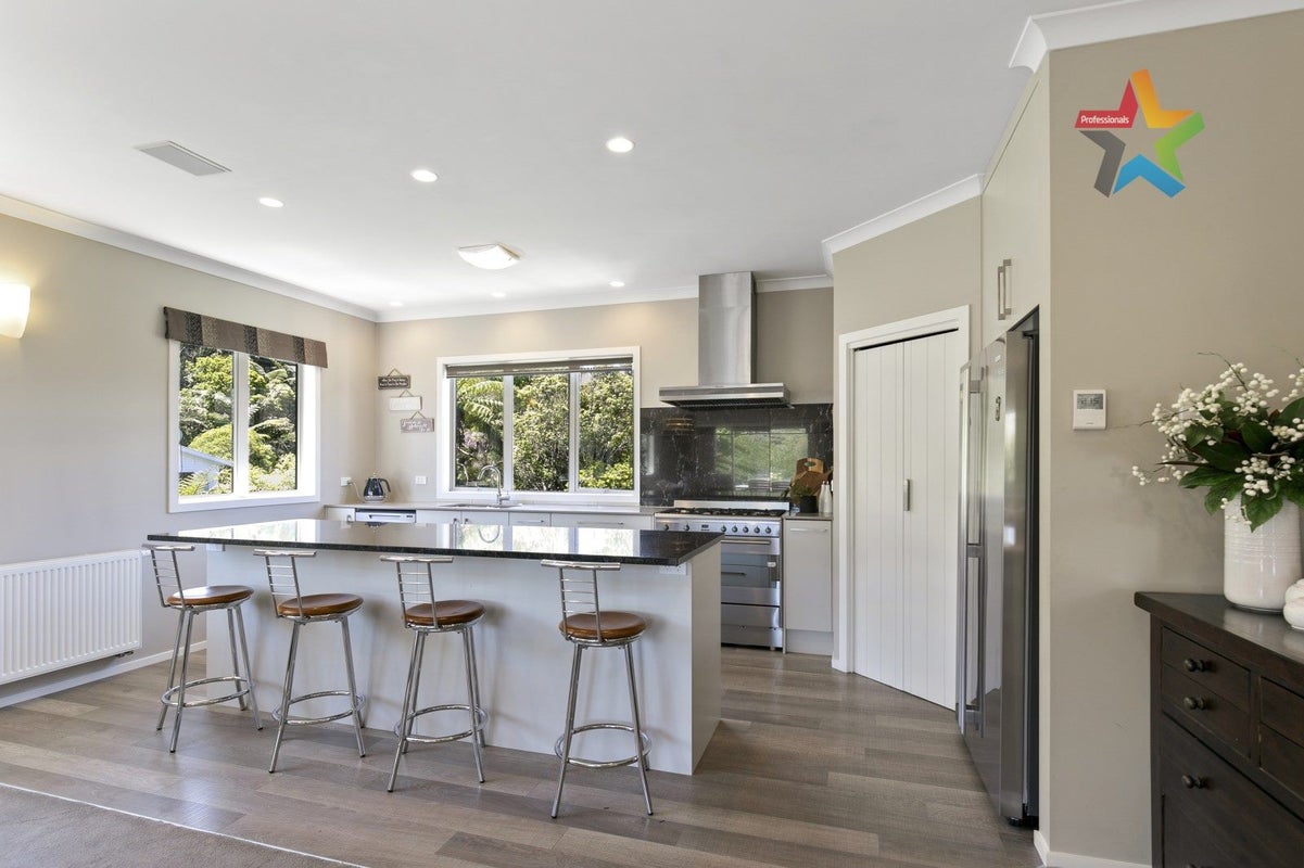 34A Friend Street, Karori, Wellington - Carousel 2
