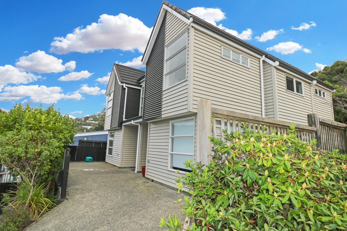 2/97A Waikowhai Street, Ngaio, Wellington - Carousel 1