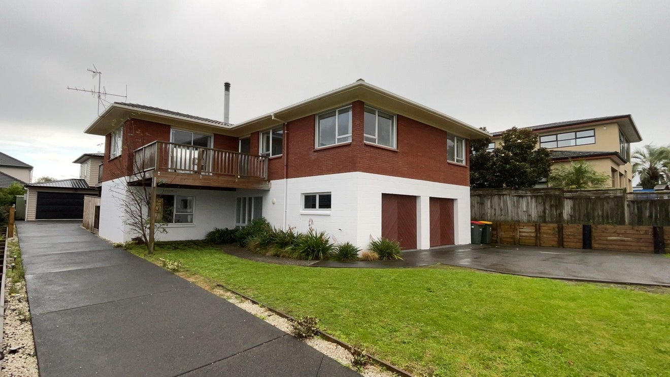 38 Sea Spray Drive, Bucklands Beach, Auckland - Carousel 1
