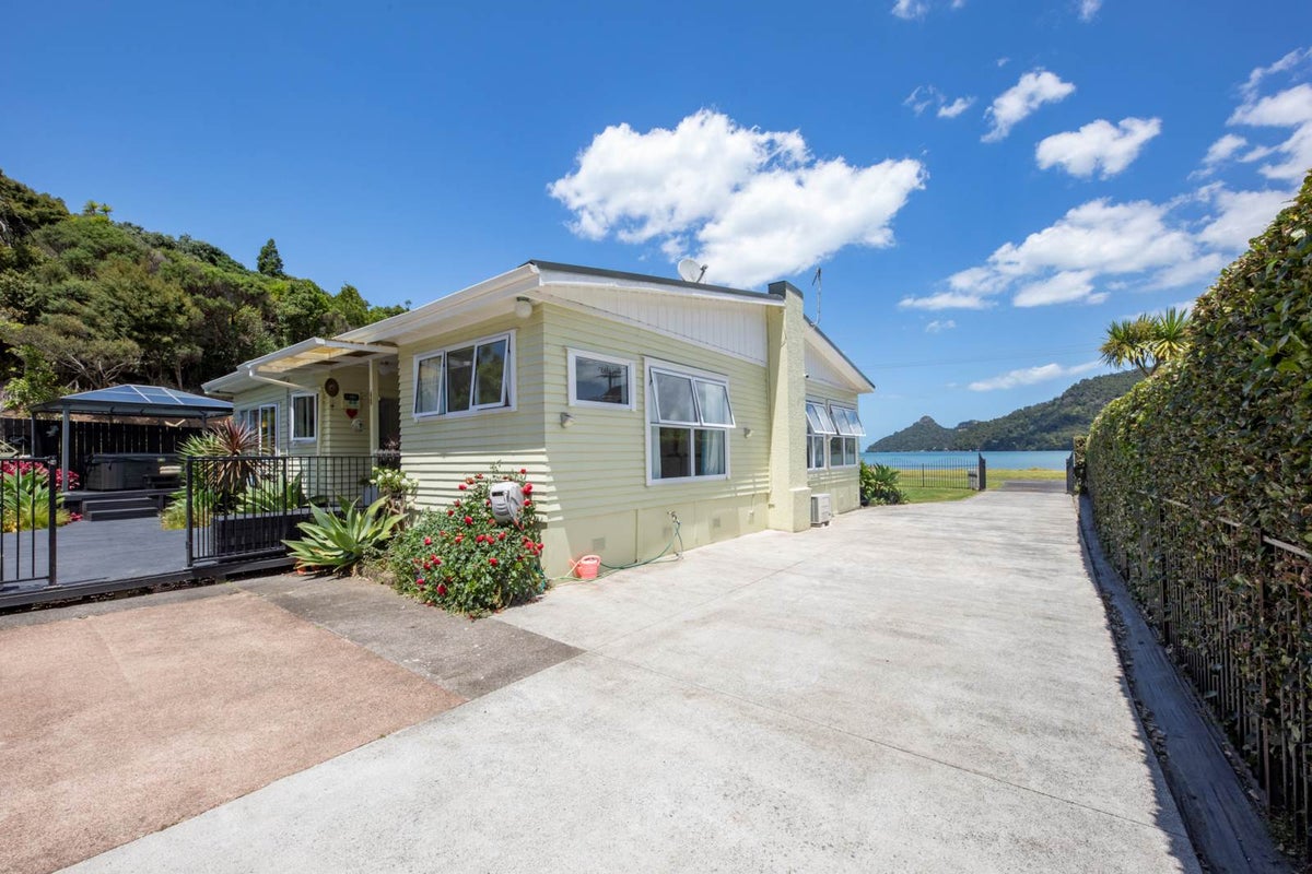 1214 Huia Road, Huia, Auckland - Carousel 23