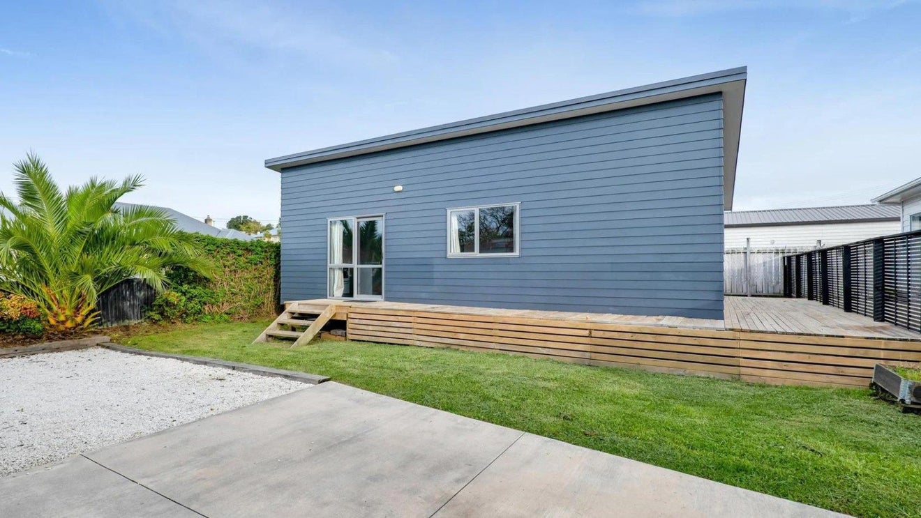 15B Queens Road, Glen Avon, New Plymouth - Carousel 1