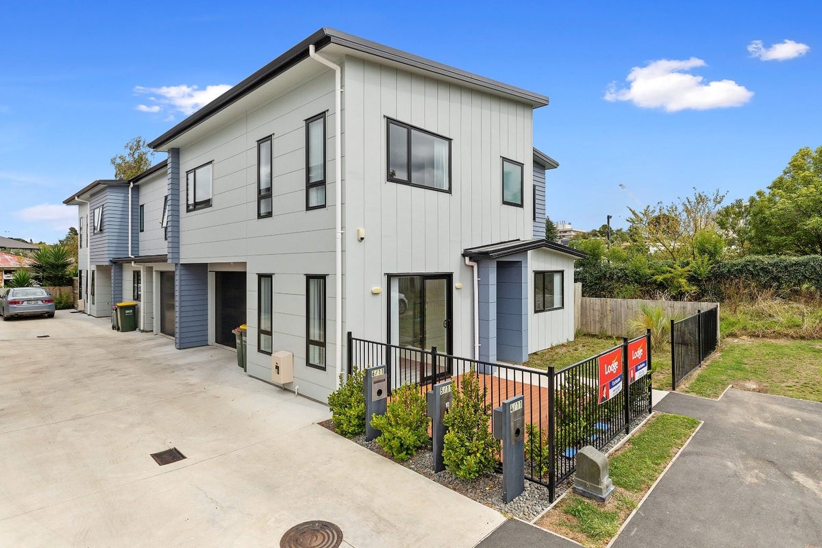 4/11 Gazeley Avenue, Silverdale, Hamilton - Carousel 2
