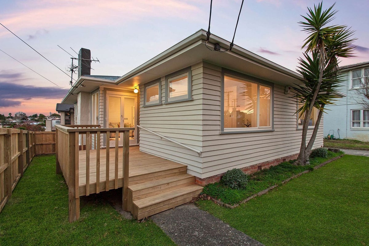 25 Cleland Crescent, Blockhouse Bay, Auckland - Carousel 2