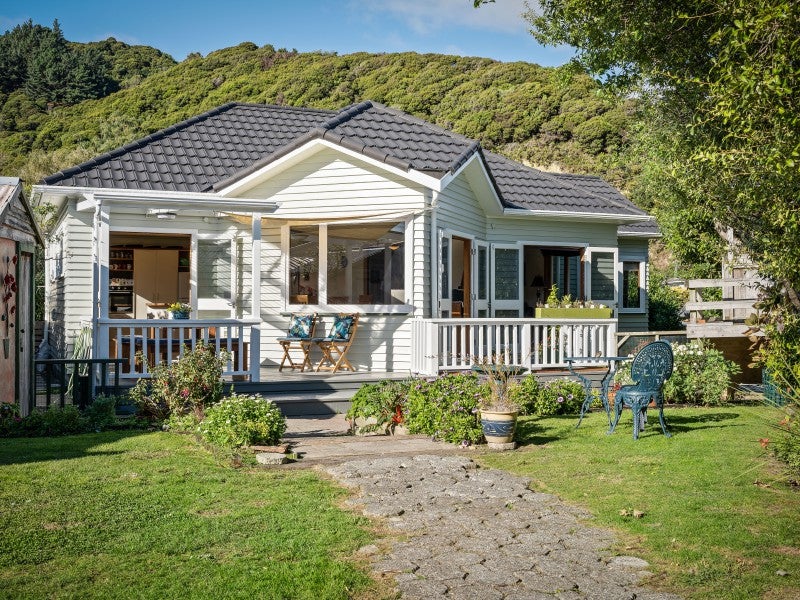 217 Riverside Drive, Waterloo, Lower Hutt - Carousel 1