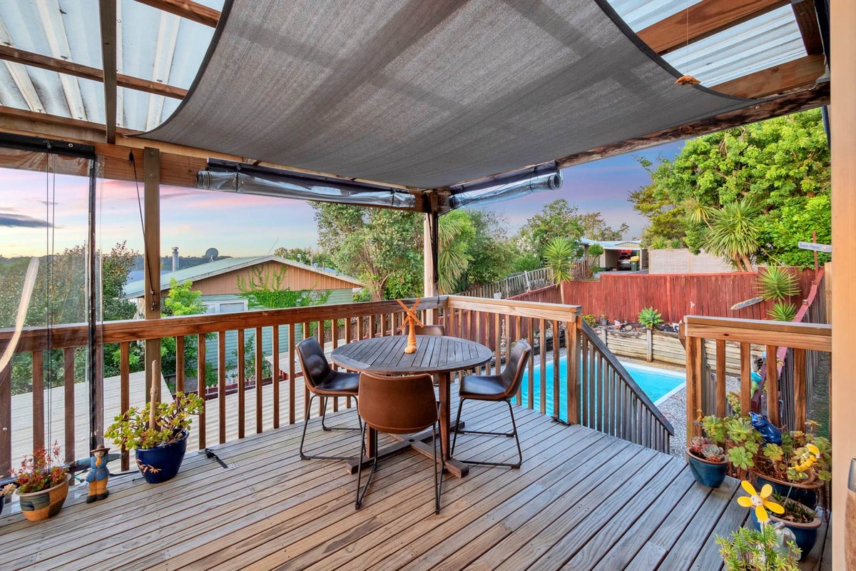 3 Lanigan Street, Birkdale, Auckland - Carousel 2
