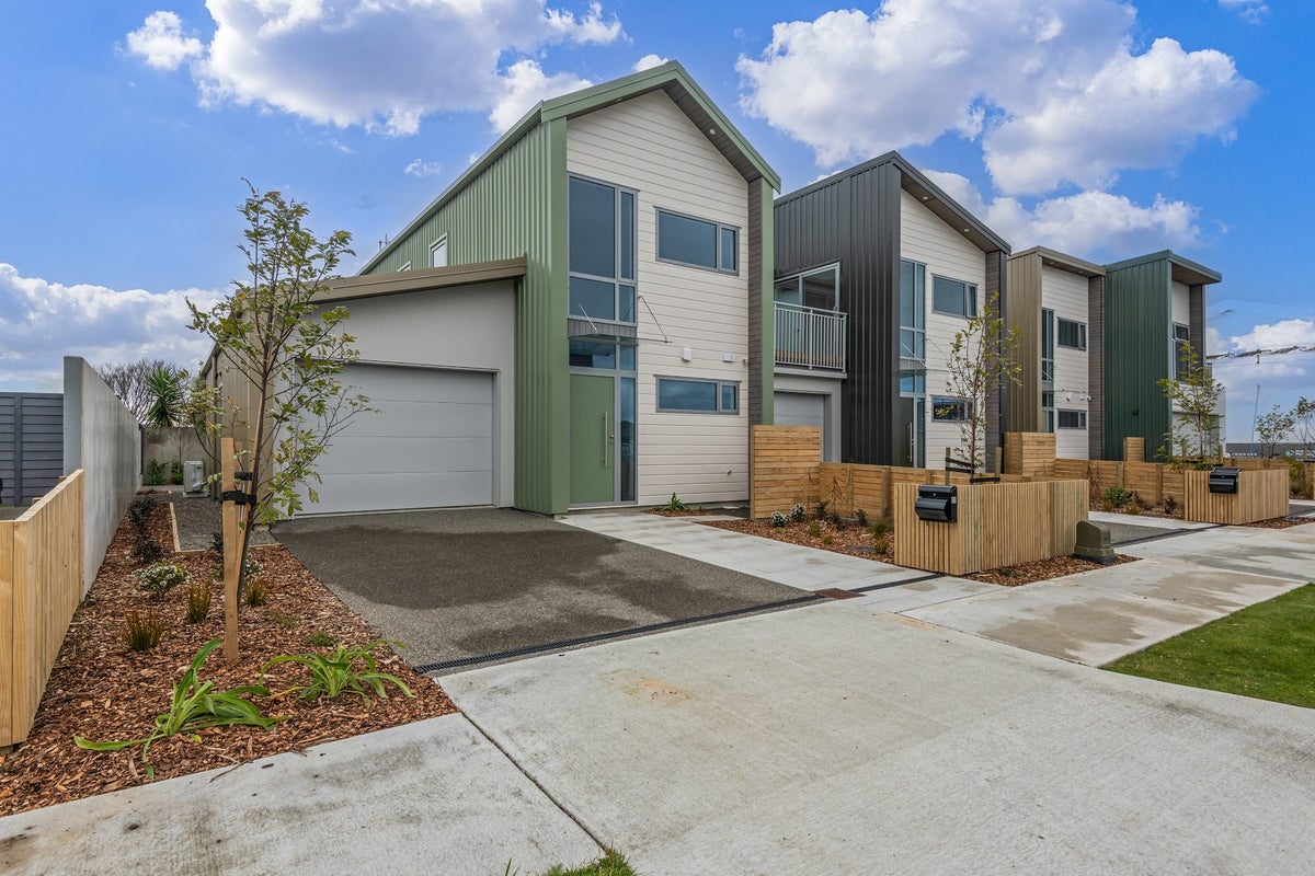 31 Balrickard Way, Milson, Palmerston North - Carousel 1