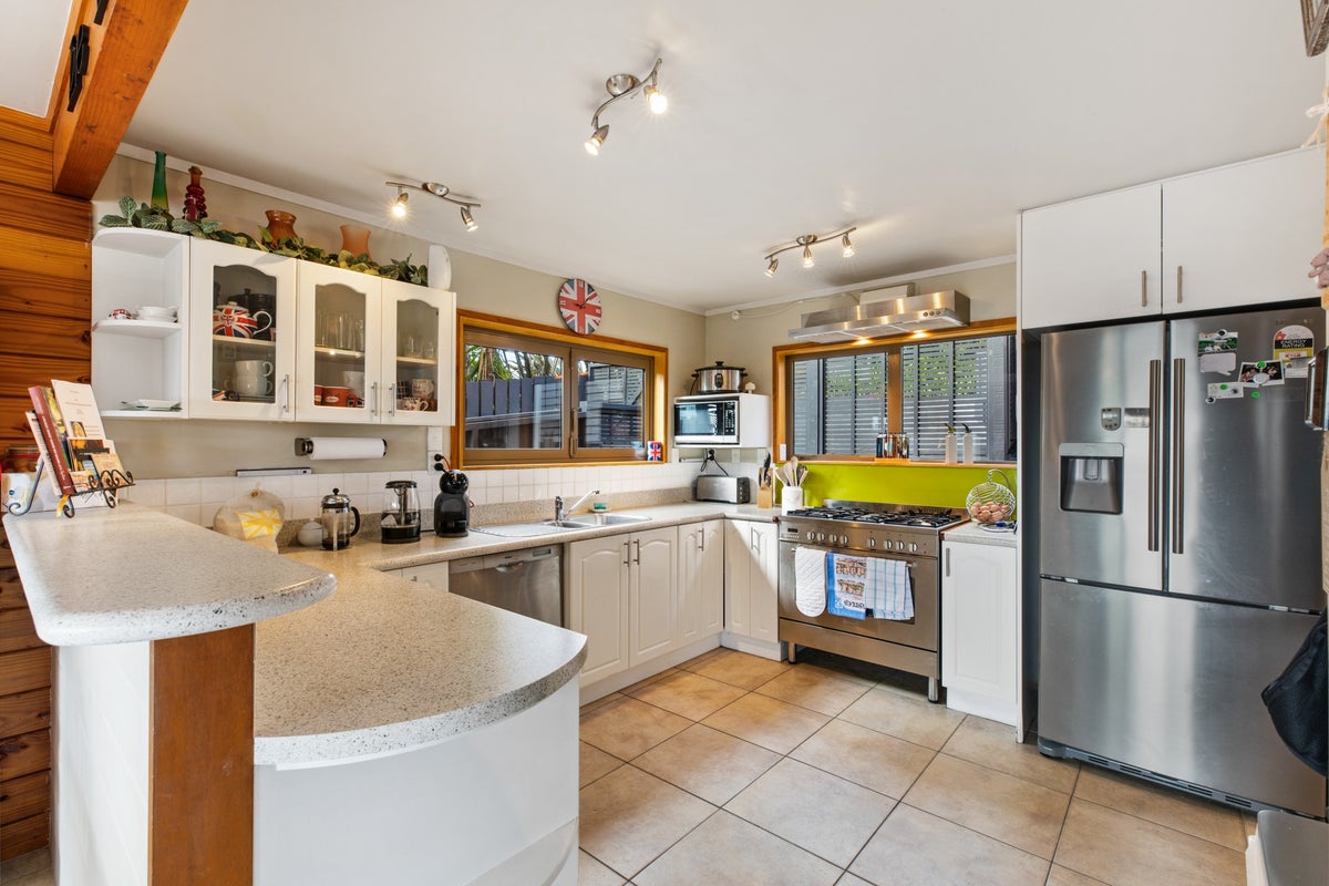 38 Whangaparaoa Road, Red Beach, Whangaparaoa - Carousel 2