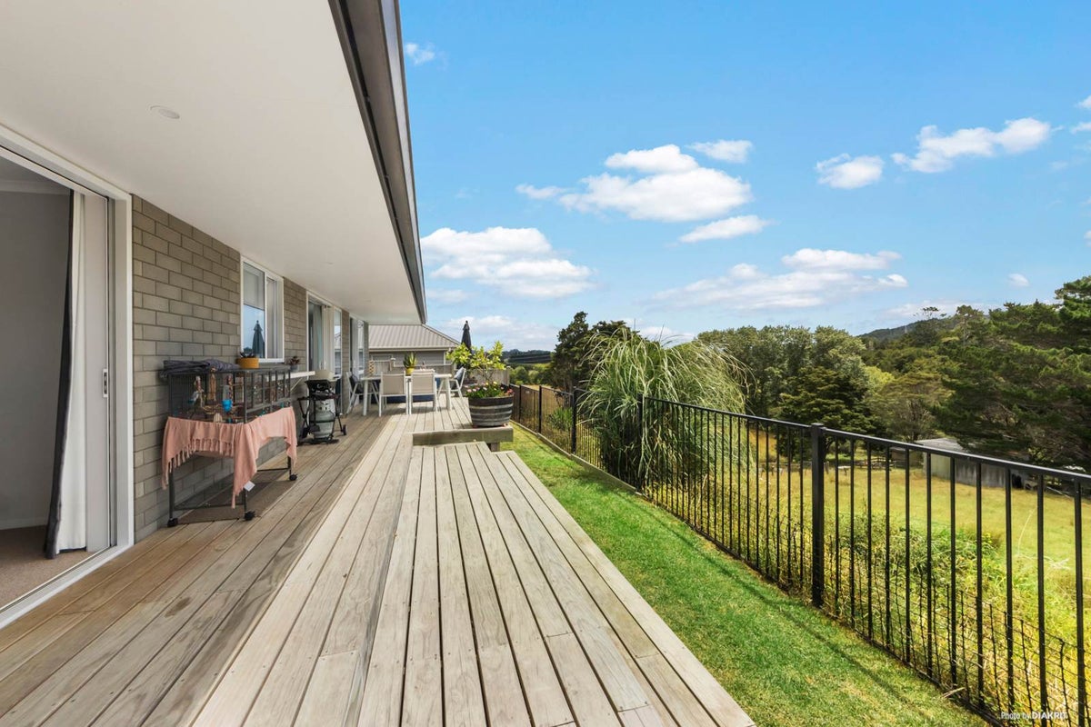 26 Jeroboam Loop, Kumeu - Carousel 2