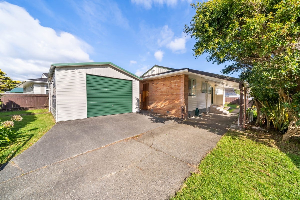 41 Waipounamu Drive, Kelson, Lower Hutt - Carousel 2
